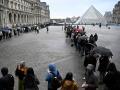 Acceso al Museo del Louvre