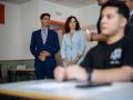 La presidenta de la Comunidad de Madrid, Isabel Díaz Ayuso, junto al Consejero de Educación, Ciencia y Universidades, Emilio Viciana