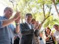 Carles Puigdemont, en una imagen de archivo. A la derecha, Vergés aplaude.