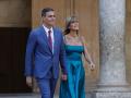 (El presidente del Gobierno en funciones, Pedro Sánchez, junto a su mujer, Begoña Gómez