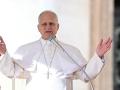 León XIV se dirige a los fieles congregados en la Plaza de San Pedro
