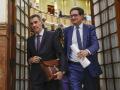 El presidente del Gobierno, Pedro Sánchez, y el ministro de la Función Pública, Óscar López