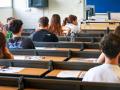 Alumnos dentro del aula durante un examen de selectividad
