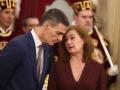 El presidente del Gobierno, Pedro Sánchez, y la presidenta del Congreso, Francina Armengol, durante el acto institucional por el Día de la Constitución, en el Congreso de los Diputados, a 6 de diciembre de 2025, en Madrid (España). Las Cortes Generales conmemoran el 47º aniversario de la aprobación de la Constitución con un acto institucional en el Salón de Pasos Perdidos. El acto ha estado marcado por la intensa situación política y judicial del momento, incluida la condena al ex fiscal general y la entrada en prisión del exministro de Transportes y su ex asesor.

Eduardo Parra / Europa Press
06/12/2025