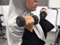 Mujer musulmana entrenando en el nuevo gimnasio de Almoradí (Alicante)