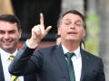 El expresidente de Brasil Jair Bolsonaro y uno de sus hijos, el senador Flavio Bolsonaro (2019)