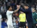Rodrygo Goes celebra con Xabi Alonso el gol del Real Madrid ante el Manchester City