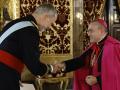 El Rey y el Nuncio Apostólico de la Santa Sede, monseñor Piero Pioppo, este jueves en el Palacio Real