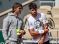 Carlos Alcaraz y Juan Carlos Ferrero, en un entrenamiento en Roland Garros