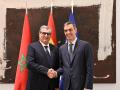 El presidente del Gobierno, Pedro Sánchez (d), y el primer ministro de Marruecos, Aziz Akhannouch en la Moncloa