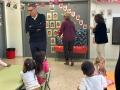 El diputado del Hogar Provincial, José Antonio Bermejo, durante la entrega de los regalos a los niños