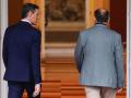 Pedro Sánchez y Oriol Junqueras entrando en la Moncloa