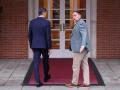 Pedro Sánchez, junto al condenado Oriol Junqueras antes de su recepción en la Moncloa