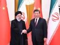 El expresidente de Irán Ebrahim Raisi y el presidente de China Xi Jinping en una foto de archivo de 2023