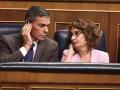 El presidente del Gobierno, Pedro Sánchez, y la vicepresidenta primera y ministra de Hacienda, María Jesús Montero