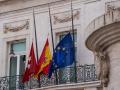 Banderas a media asta en la Real Casa de Correos