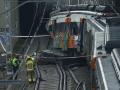 Bomberos revisan este miércoles el tren de Rodalies descarrilado el día anterior en Barcelona