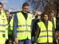 El presidente del Gobierno Pedro Sánchez (c) a su llegada a Adamuz, Córdoba, donde ha sido recibido por el ministro de Transportes Óscar Puente (i); la vicepresidenta primera del Gobierno, María Jesús Montero (d), y el ministro del Interior, Fernando Grande-Marlaska (2i), este lunes. Sánchez ha asegurado este lunes desde el lugar donde se ha producido la tragedia ferroviaria de Adamuz, en Córdoba, que se dará con "la verdad" sobre la causa del accidente y se conocerá "la respuesta" al origen del siniestro que ha causado al menos 39 fallecidos. EFE/ Jorge Zapata