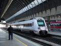 Tren de Media Distancia en la estación de Santa Justa (Sevilla), en una imagen de archivo
