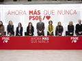 La Comisión Ejecutiva Federal del PSOE, guardando un minuto de silencio en su reunión de este lunes