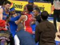 Imagen de la pelea entre Lu Dort y Jeremiah Fears al término del encuentro entre los Thunder y los Pelicans