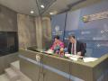 El consejero de Salud del Gobierno vasco, Alberto Martínez, junto con la directora general de Osakidetza, Lore Bilbao