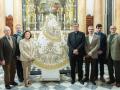 Imagen de la presentación de la restauración del manto del 'Capellán Mata' de la Virgen de los Desamparados de Valencia.