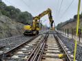 Una veintena de vehículos y cerca de 40 técnicos de Adif trabajan desde primera hora en la reparación de la vía del tren a su paso por el término municipal cordobés de Adamuz tras el siniestro ferroviario del pasado 18 de enero