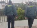 Dos agentes de la Guardia Civil en Puente Genil (Córdoba)