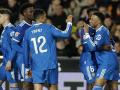 Kylian Mbappé (d) celebra con sus compañeros el 0-2 ante el Valencia
