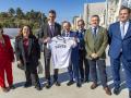 El presidente del Gobierno, Pedro Sánchez (3d), acompañado del presidente de la Ciudad Autónoma de Ceuta, Juan Jesús Vivas (c), la exdelegada del Gobierno en Ceuta, Cristina Pérez Valero (i), preside el acto de presentación de las instalaciones de la nueva terminal marítima, a 20 de noviembre de 2025, en Ceuta (España). La obra de ampliación del Puerto de Ceuta y construcción de la nueva terminal de pasajeros ha 
20/11/2025