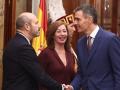 El presidente del Senado, Pedro Rollán, y la presidenta del Congreso, Francina Armengol, saludan a  Pedro Sánchez
