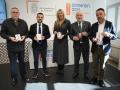 La concejala de Fiestas Mayores, el concejal de Mantenimiento y Participación Ciudadana y el presidente de la Real Federación de Hermandades presentan la Guía de Cuaresma.

REMITIDA / HANDOUT por AYUNTAMIENTO DE GRANADA
Fotografía remitida a medios de comunicación exclusivamente para ilustrar la noticia a la que hace referencia la imagen, y citando la procedencia de la imagen en la firma
12/2/2026