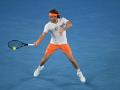 (Foto de ARCHIVO)
20 January 2026, Australia, Melbourne: Greek tennis player Stefanos Tsitsipas plays a forehand return against Japan's Shintaro Mochizuki during their Women's First-round tennis match against Croatia's Antonia Ruzic on Day Three of the 2026 Australian Open tennis tournament at Melbourne Park. Photo: Lukas Coch/AAP/dpa

20/1/2026 ONLY FOR USE IN SPAIN