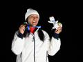 Elana Meyers Taylor posa con la medalla de oro conseguida en Milán-Cortina