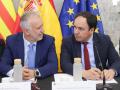 Imagen tomada este miércoles de Juanfran Pérez Llorca y Ángel Víctor Torres durante la primera reunión de la Comisión Mixta por la dana de Valencia