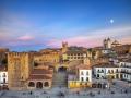 Plaza Mayor de Cáceres al atardecer