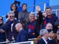 Joan Laporta (c), durante el partido entre el Barcelona y el Levante