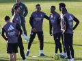 Los jugadores del Real Madrid durante un entrenamiento