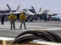 Aviones de la Fuerza Aérea de Estados Unidos en el portaviones US Abraham Lincoln