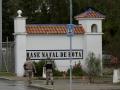 Imagen de la entrada de la base militar de Rota tras la negativa de Sánchez a ceder su uso para ataques a Irán

las para apoyo a las operaciones contra Irán. A 4 de marzo de 2026 en Rota, Cádiz (Andalucía, España). El presidente del Gobierno, Pedro Sánchez, mantiene la posición de España del ‘No a la guerra’ en relación al conflicto armado de Estados Unidos e Israel contra Irán, por lo que sostiene la negativa de ceder las bases militares de Morón y Rota, para el apoyo estratégico en las operaciones militares. Cabe recordar que el presidente estadounidense Donald Trump, ha amenazado a España con un embargo comercial en represalia al posicionamiento del Gobierno.

Eduardo Briones / Europa Press
04/3/2026