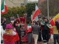 Representantes de la oposición iraní, frente a la sede de Vox