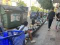 Manteros ejerciendo su actividad ilegal en Su Eminencia