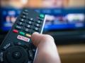TV con Control remoto con botón de Netflix