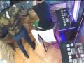 Las cámaras de seguridad captaron el surrealista intento de atraco