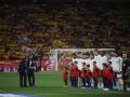 Imagen del once de España ante Egipto, con el estadio lleno de banderas españolas