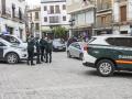 La Guardia Civil ha reforzado en las últimas horas su presencia en Montefrío (Granada) para evitar tensiones y altercados después de que un hombre de 45 años, ya detenido, agrediera este lunes con un hacha en la calle a dos mujeres y a un hombre que resultaron heridos.