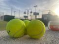 Imagen de archivo de 3 pelotas de tenis