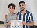 El joven investigador, Erick Damas, junto a su profesor, Sergio Mejías