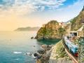 El Cinque Terre Express en la estación de Manarola (Italia)
